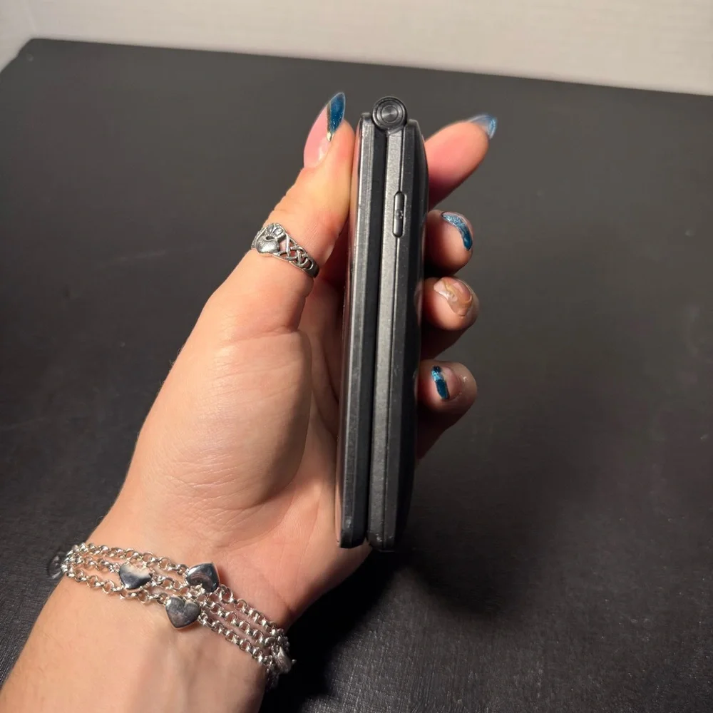 LG Classic Black Flip Phone - Verizon with charger